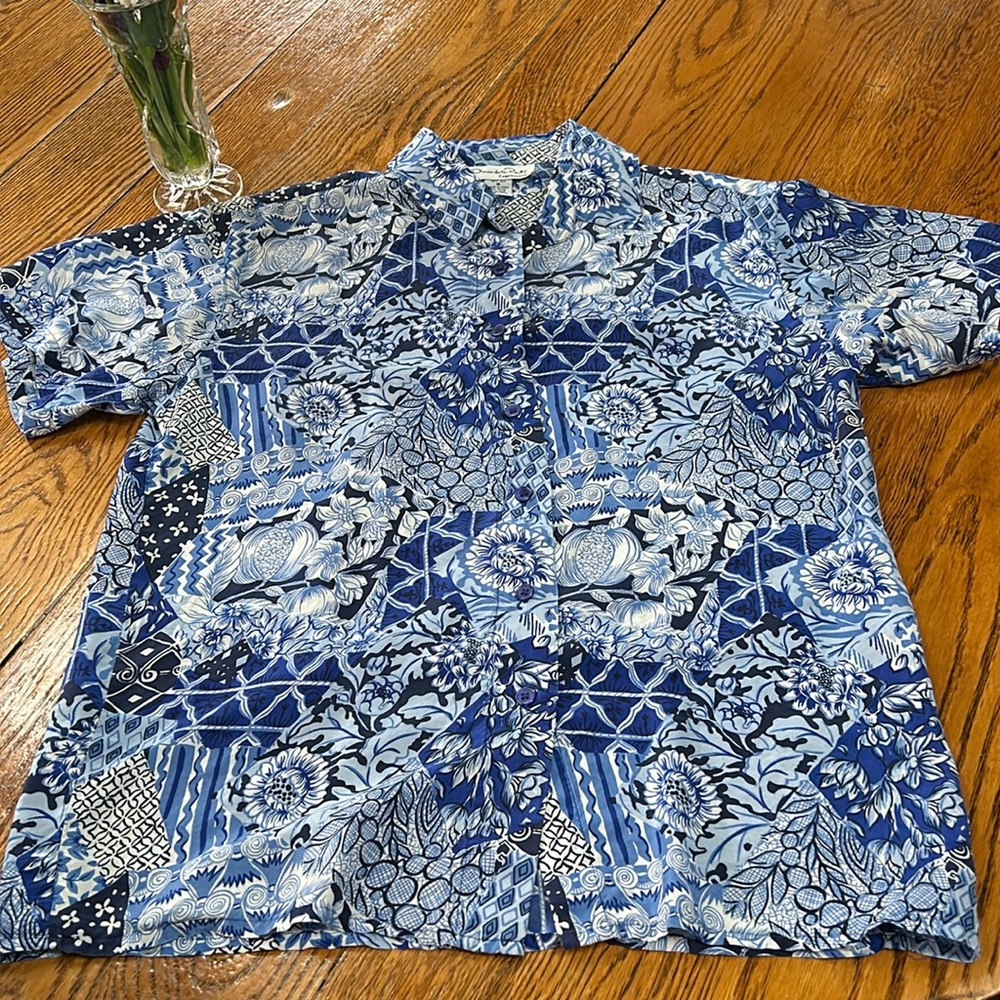 Oscar de la Renta silk top. Blue floral button front. Short sleeve. Size Medium